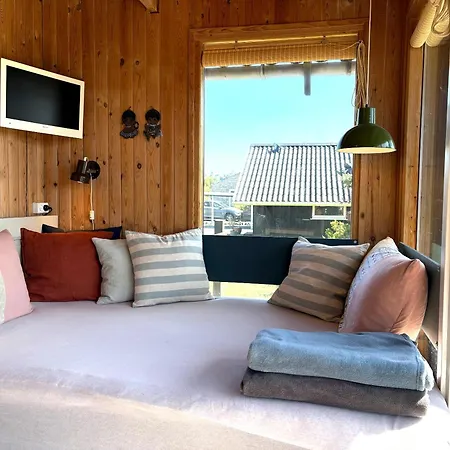 Cozy Small With Sea View Feriehus *