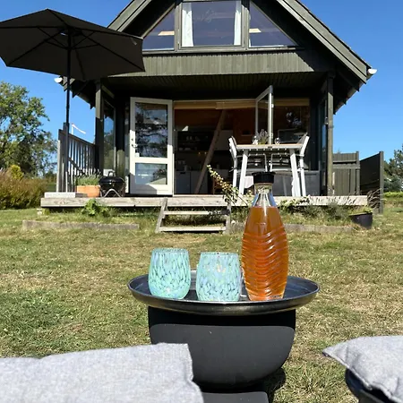 Cozy Small With Sea View Feriehus