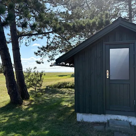 Cozy Small With Sea View Feriehus